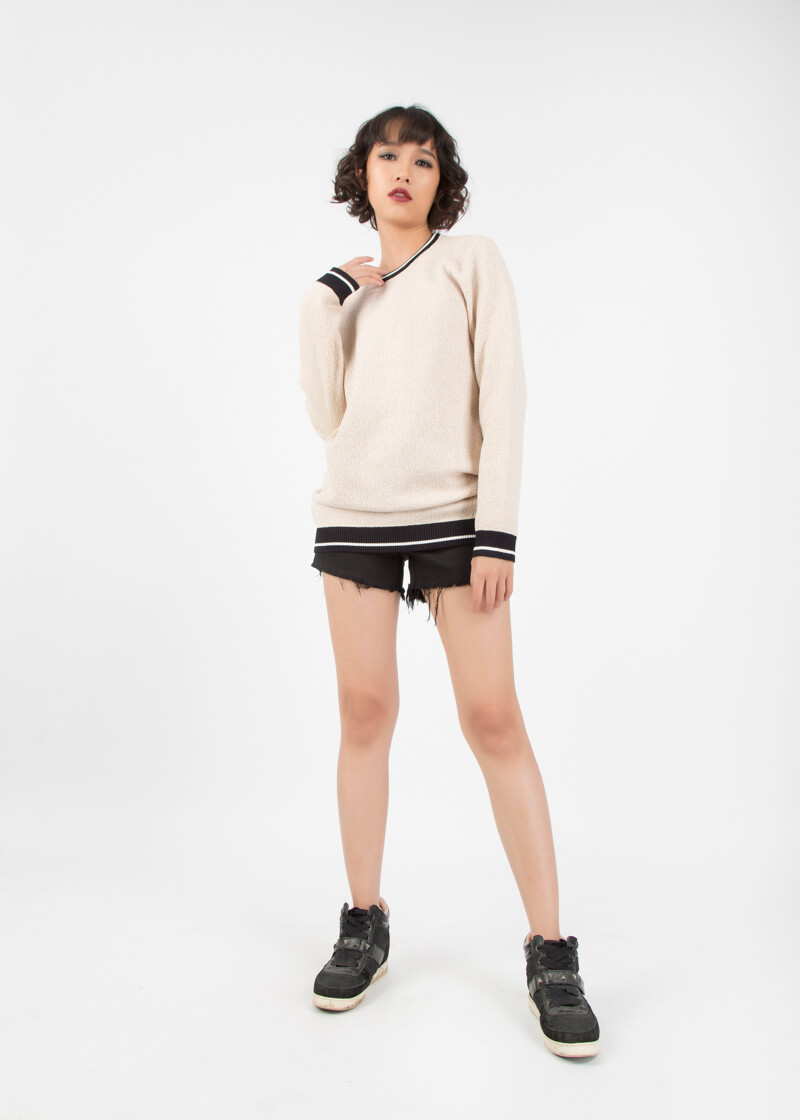 Sweater là gì? Phối đồ với áo sweater nam nữ sao cho đẹp - tripleR - Phong cách Unisex & Streetstyle